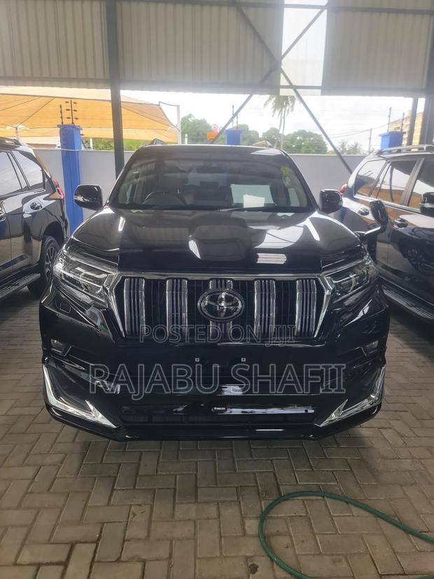 Toyota Land Cruiser Prado 2.8 2022 Black