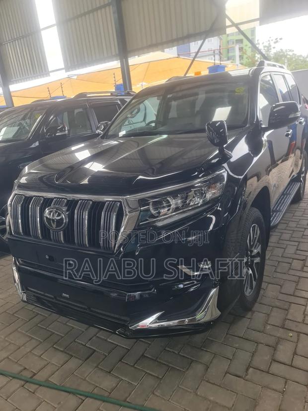 Toyota Land Cruiser Prado 2.8 2022 Black