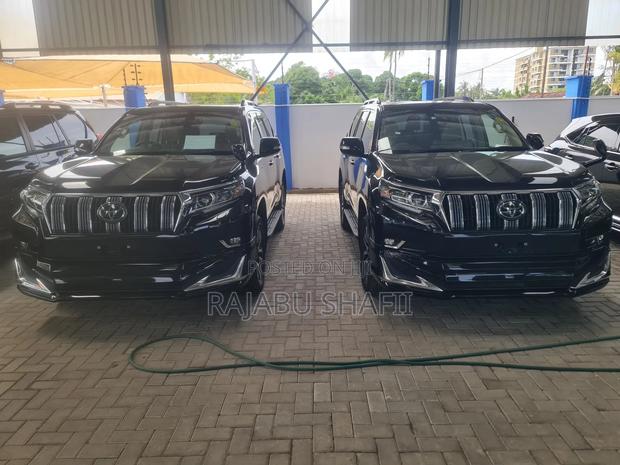 Toyota Land Cruiser Prado 2.8 2022 Black