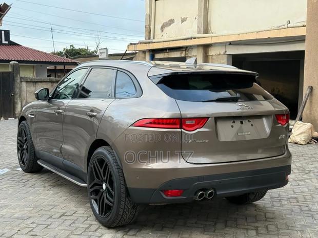 Jaguar F-Pace 20d R-Sport 2017 Gold