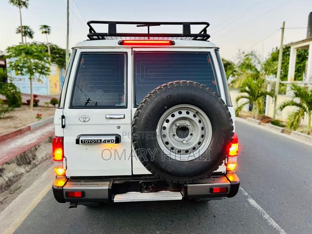 Toyota Land Cruiser 2022 White
