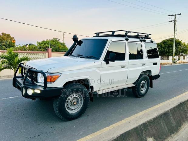 Toyota Land Cruiser 2022 White