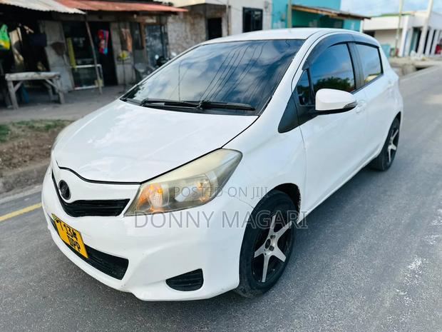 Toyota Vitz 1.0 FWD 3dr 2009 White