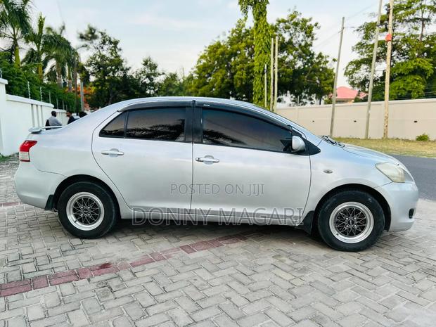 Toyota Belta 2006 Silver