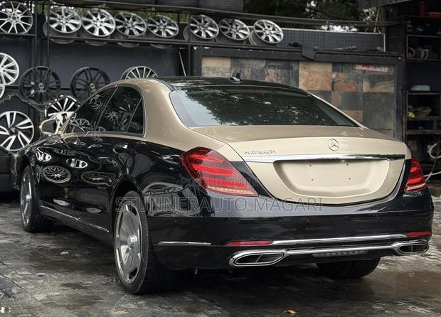 Mercedes-Benz VS680L Maybach 2019 Gold