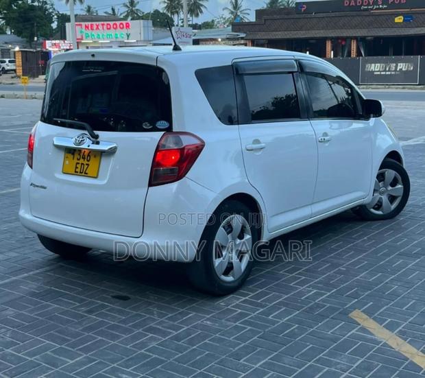 Toyota Ractis 1.3 FWD 2008 White