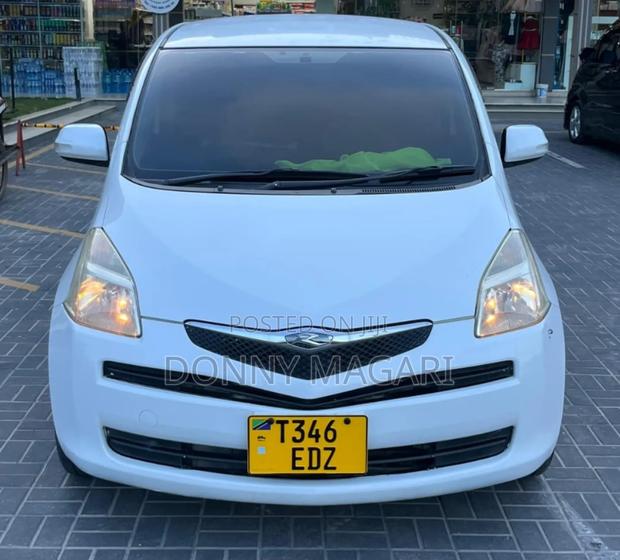 Toyota Ractis 1.3 FWD 2008 White
