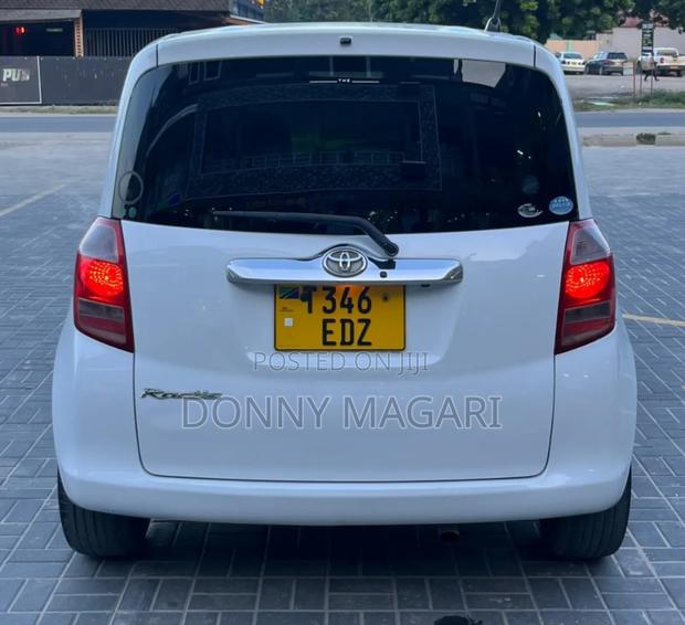 Toyota Ractis 1.3 FWD 2008 White