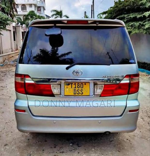 Toyota Alphard 2.4 Petrol AWD 2005 Silver