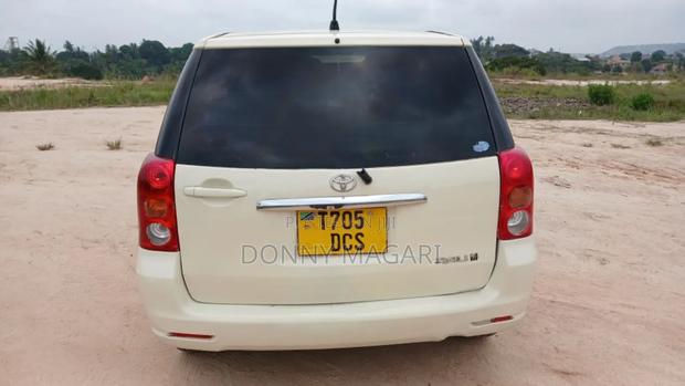 Toyota Raum 1.5 AWD 2007 Off white