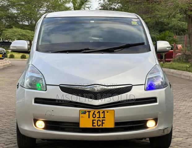 Toyota Ractis 2006 Silver