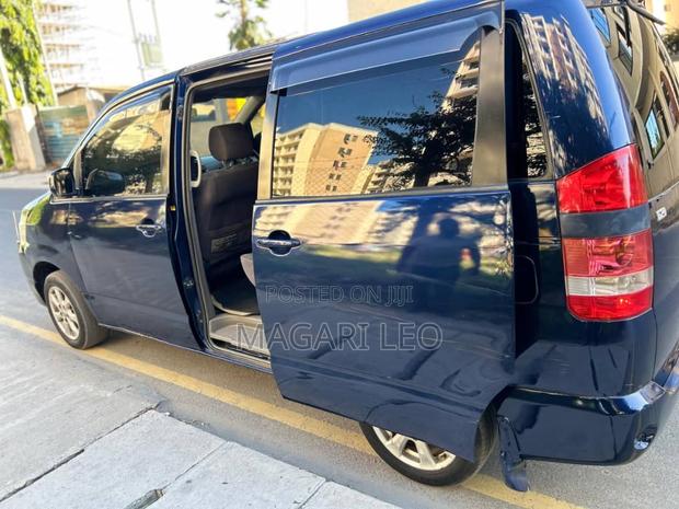 Toyota Noah 2005 Black