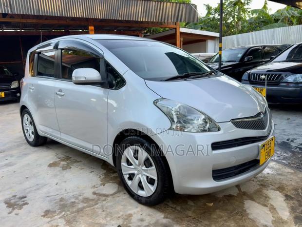 Toyota Ractis 1.3 FWD 2008 Silver