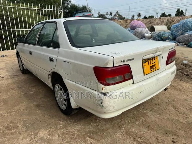 Toyota Carina 1.5 FWD Sedan 2000 White