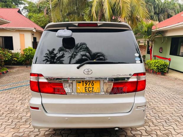 Toyota Alphard 2.4 Petrol AWD 2005 Silver