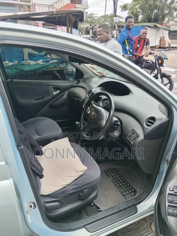 Toyota Vitz 1.3 AWD 5dr 2004 Silver