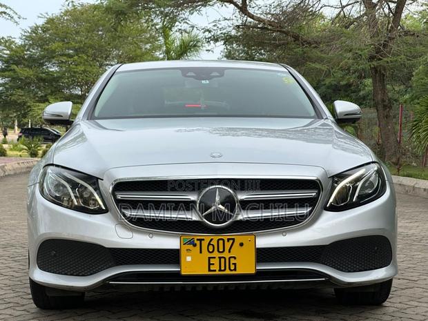 Mercedes-Benz E200 2017 Silver