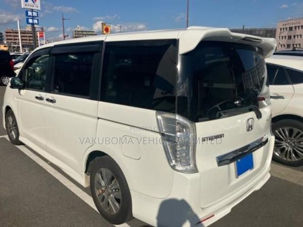Honda Stepwgn 2012 White
