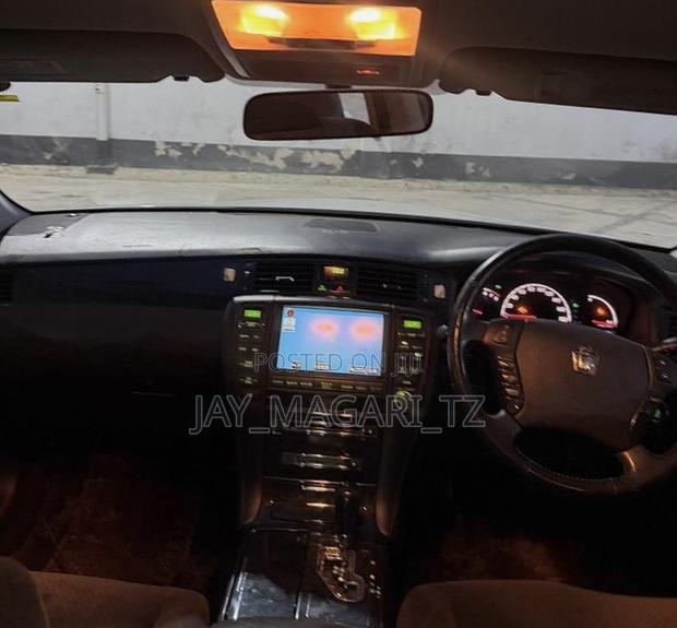 Toyota Crown 2006 White