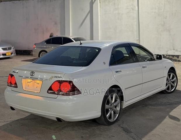 Toyota Crown 2006 White