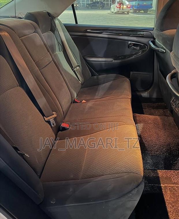 Toyota Crown 2006 White