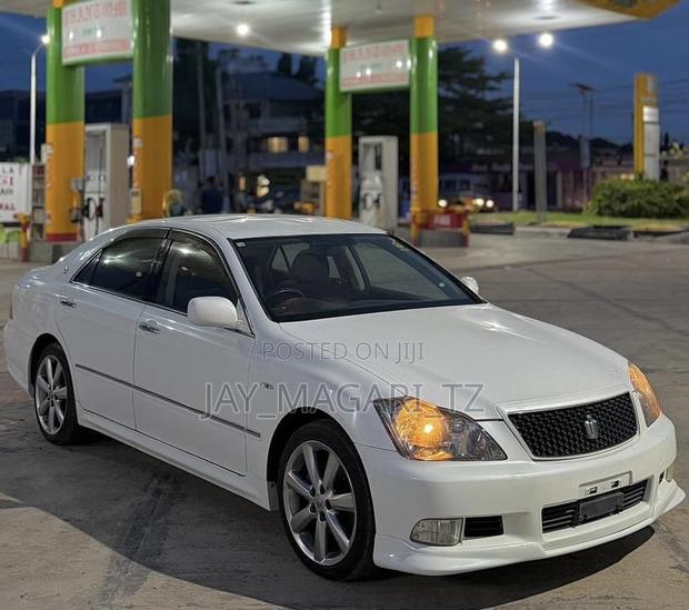 Toyota Crown 2006 White