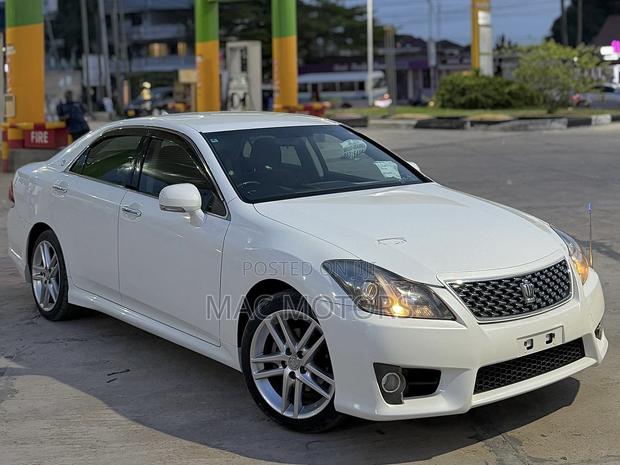 Toyota Crown 2010 Pearl