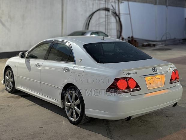 Toyota Crown 2006 White