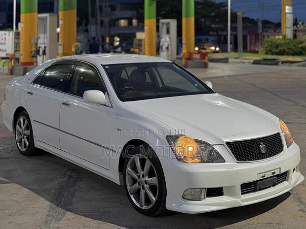 Toyota Crown 2006 White