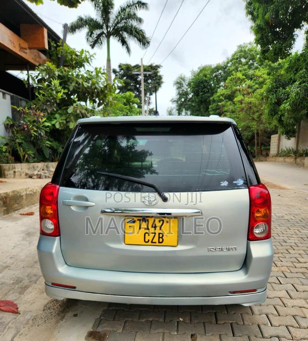 Toyota Raum 2005 Silver