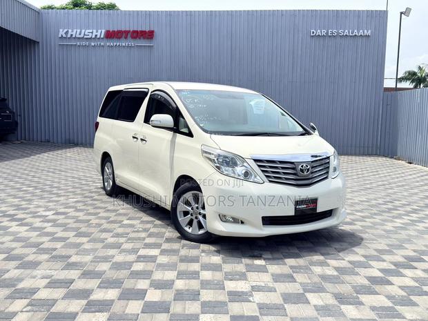 Toyota Alphard 2.4 Petrol FWD 2009 Gold