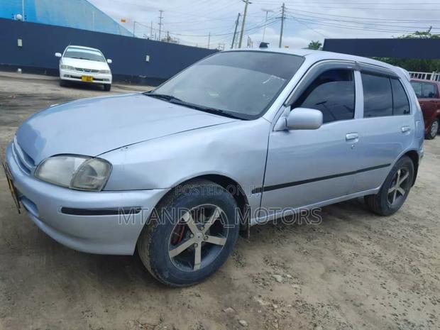 Toyota Starlet 2001 Silver