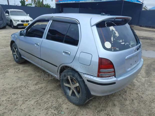 Toyota Starlet 2001 Silver
