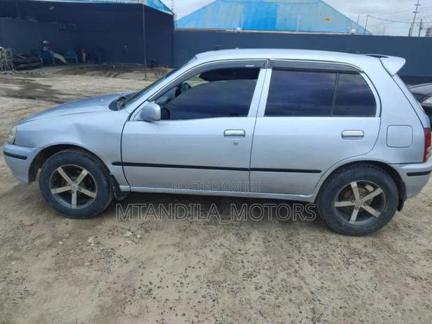 Toyota Starlet 2001 Silver