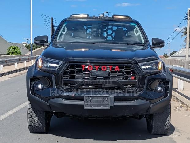 Toyota Hilux 2022 Black