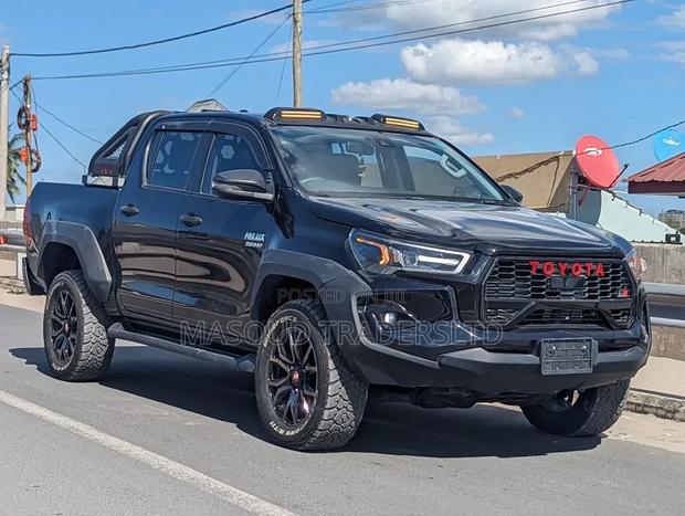 Toyota Hilux 2022 Black
