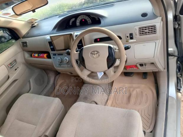 Toyota Raum 1.5 AWD 2007 Silver