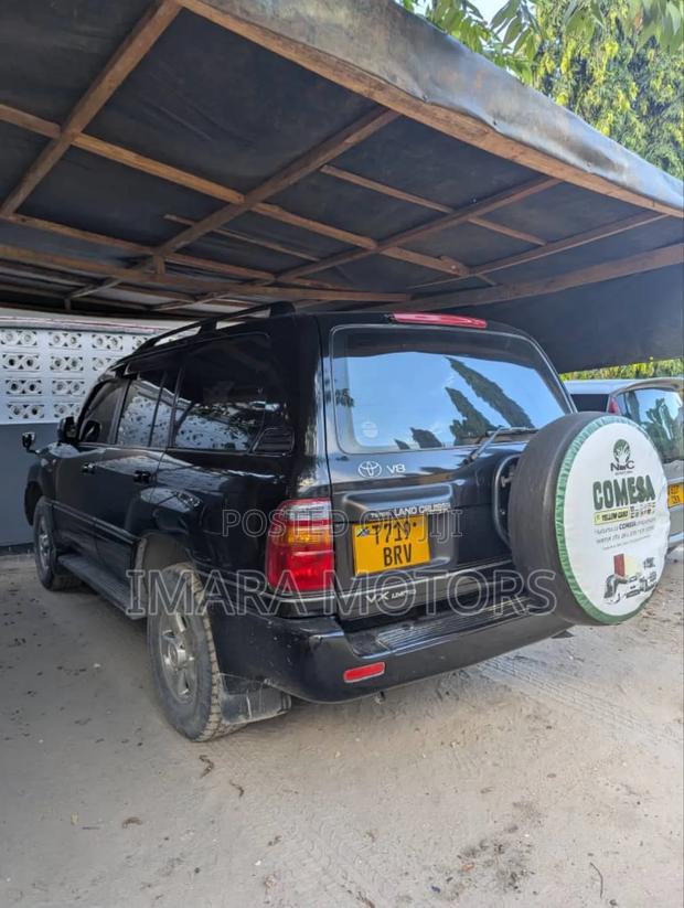 Toyota Land Cruiser 2004 Black