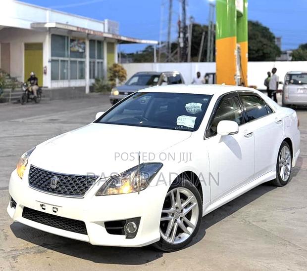 Toyota Crown 2010 Off white