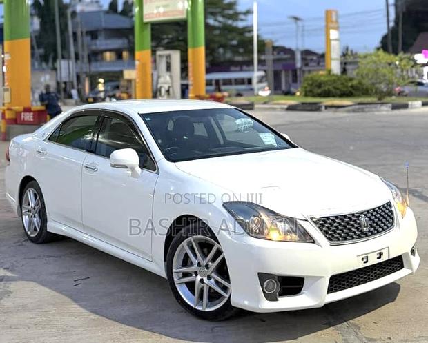 Toyota Crown 2010 Off white