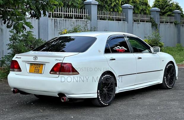 Toyota Crown 2004 White