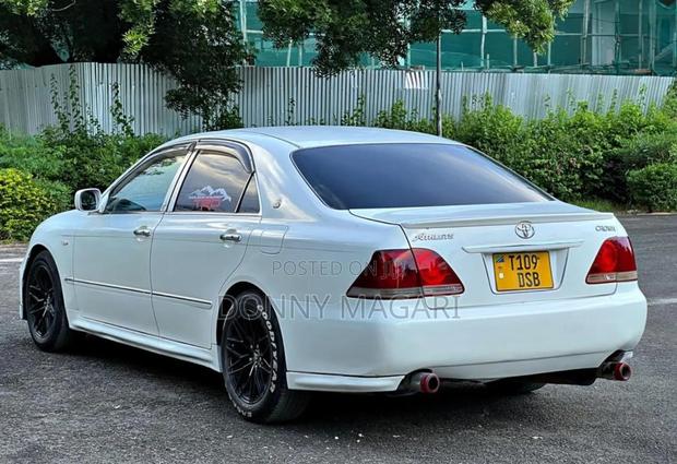 Toyota Crown 2004 White