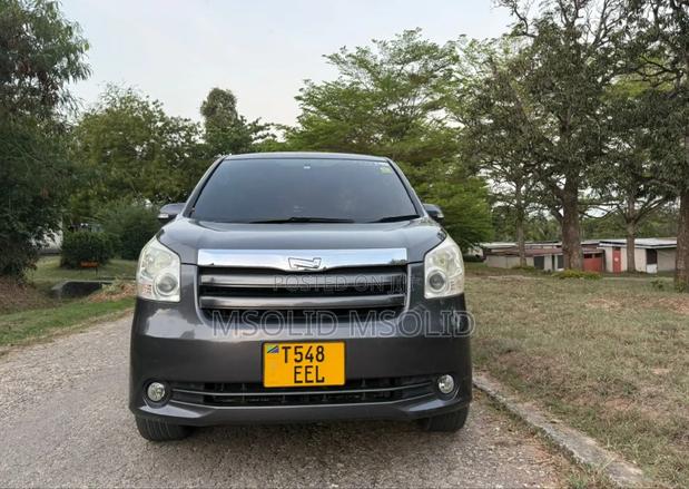 Toyota Noah 2009 Gray