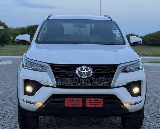 Toyota Fortuner 2022 White