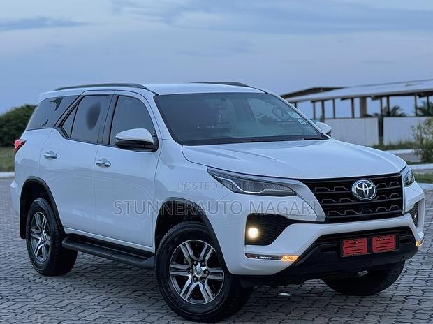 Toyota Fortuner 2022 White