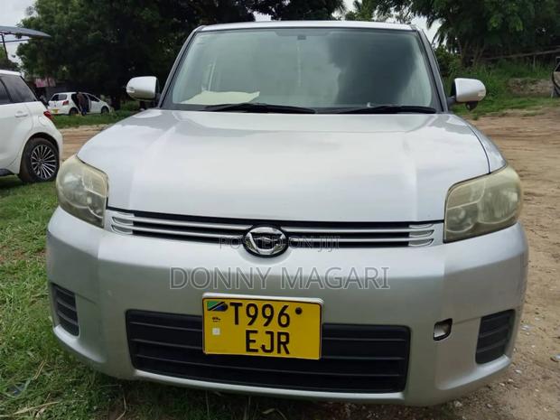 Toyota Corolla Rumion Hatchback 1.5 FWD 2010 Silver