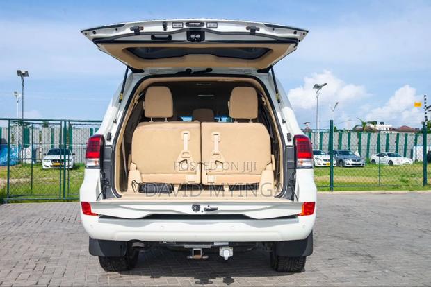 Toyota Land Cruiser 2016 White