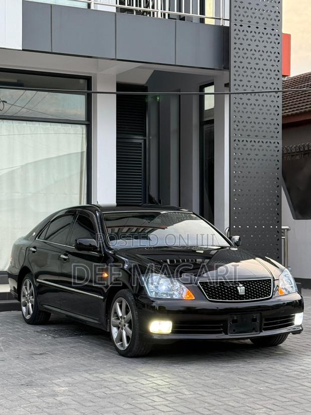 Toyota Crown Royale 2005 Black