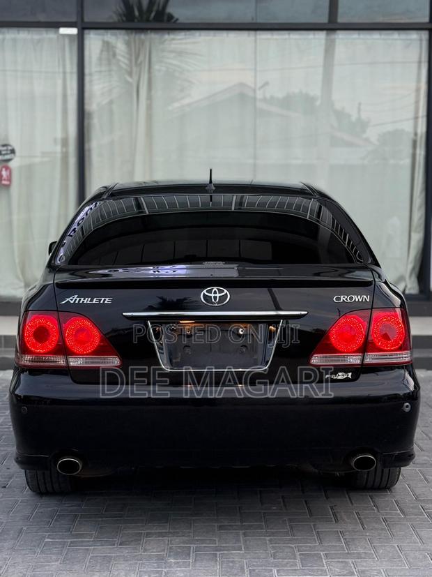 Toyota Crown Royale 2005 Black