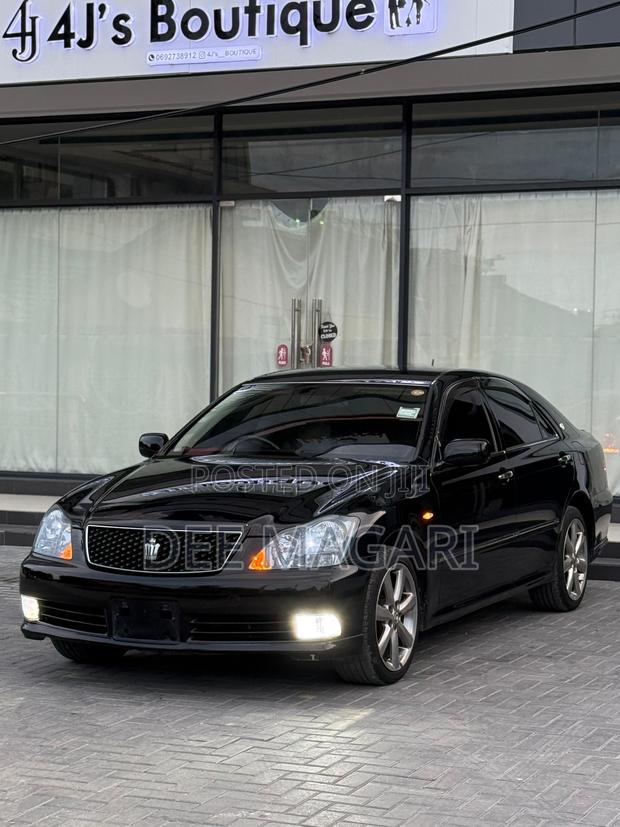 Toyota Crown Royale 2005 Black